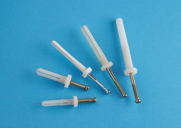 Nylon Nail in Tappit Plugs Round Head